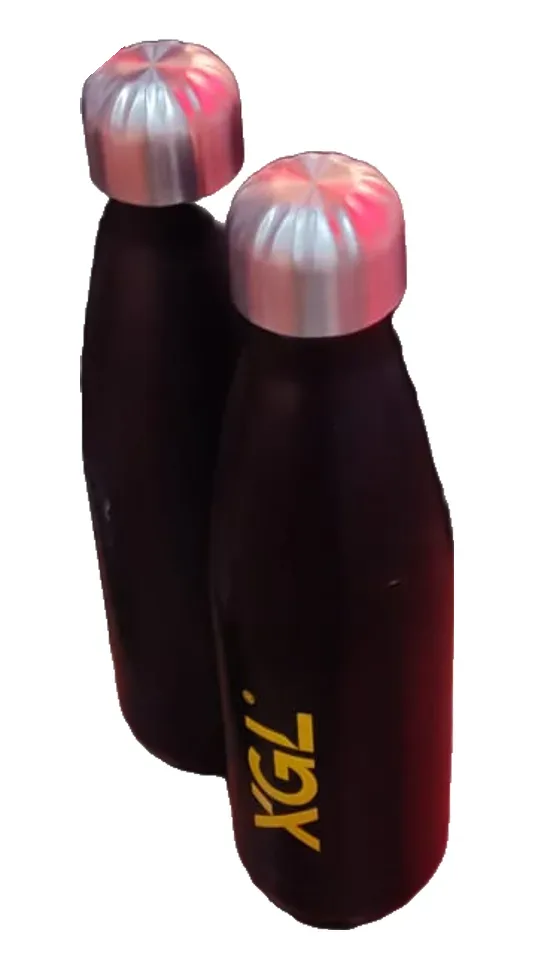 Dos botellas térmicas negras con tapa de acero y el logo de XGL en amarillo
